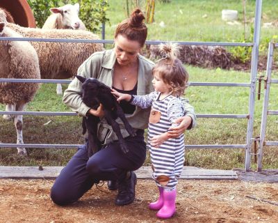 ewe nique hobby farm  